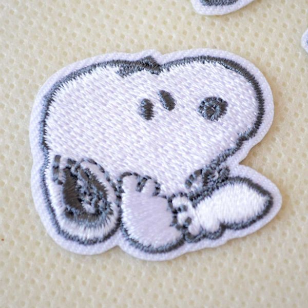 画像3: スヌーピー ワッペン 刺繍 シール・アイロン両用 2WAYワッペン（PEANUTS）3個入り アップリケ 入園 入学 準備 手作り ハンドメイド キャラクター (3)