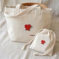 画像2: おさるのジョージ 刺繍ワッペン ハート 2WAY シール アイロン両用 キャラクター (2)