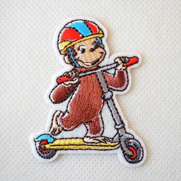画像1: おさるのジョージ 刺繍ワッペン キックスケーター 2WAY シール アイロン両用 キャラクター (1)