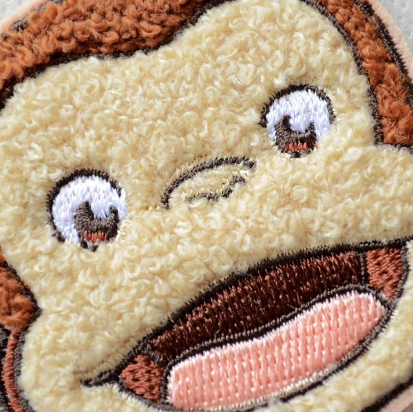画像3: おさるのジョージ ワッペン 大 スマイル U01Y2890 シール アイロン 両用 2WAY キャラクター もこもこ 刺繍 アップリケ 入園 入学 (3)