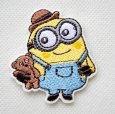画像1: ミニオンズ ボブ ティム ワッペン U01Y2904 シール アイロン 両用 2WAY キャラクター 全身 刺繍 アップリケ 入園 入学 (1)