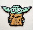 画像1: スターウォーズ マンダロリアン グローグー ワッペン 2WAY シール アイロン 両用 刺繍 キャラクター アップリケ ディズニー (1)