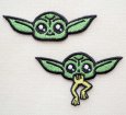 画像1: スターウォーズ マンダロリアン グローグー ワッペン 2個セット ミニ シール アイロン 両用 刺繍 キャラクター アップリケ ディズニー (1)