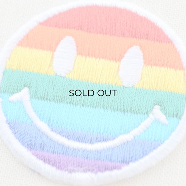 ワッペン スマイルマーク/スマイリーフェイス(レインボー/虹柄) WP0098