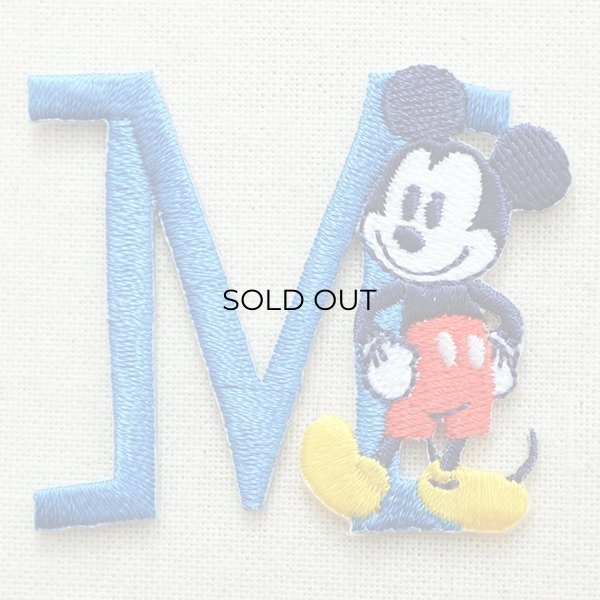 画像1: ワッペン ディズニー ミッキーマウス アルファベット(M/ブルー) (1)