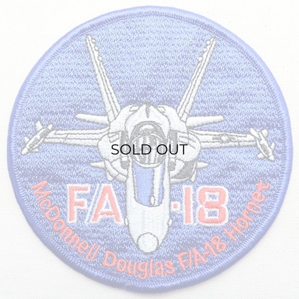 画像1: ミリタリーワッペン F/A-18 Hornet 戦闘機 アメリカ海軍(ブルー/ラウンド) (1)
