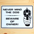 画像1: 看板 プラサインボード 犬より主人に注意 Beware Of Owner *メール便不可 (1)